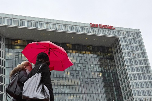 epa07240238 (FILE) - People walk in rainy weather near the headquarters of German weekly news magazine DER SPIEGEL in Hamburg, Germany, 03 January 2017 (reissued 19 December 2018). Accoring to the mag ...