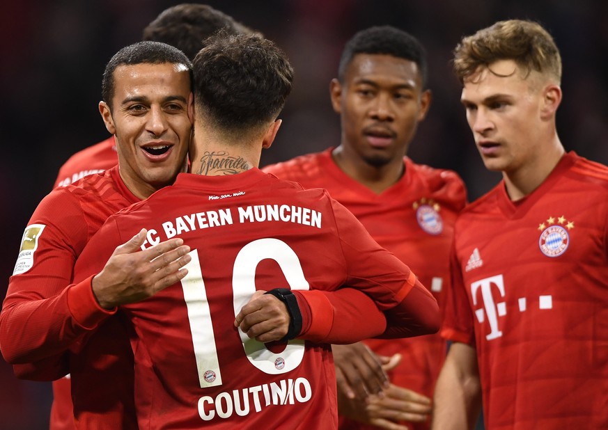 epa08071494 Bayern&#039;s Thiago (L) and Bayern&#039;s Philippe Coutinho (2-L) celebrate during the German Bundesliga soccer match between FC Bayern Munich and SV Werder Bremern in Munich, Germany, 14 ...