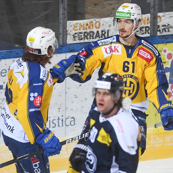 Davos&#039; player Fabrice Herzog, right, celebrates with his teammates the 0-2 goal, during the match of National League A Swiss Championship between HC Ambri Piotta and HC Davos at the ice stadium V ...