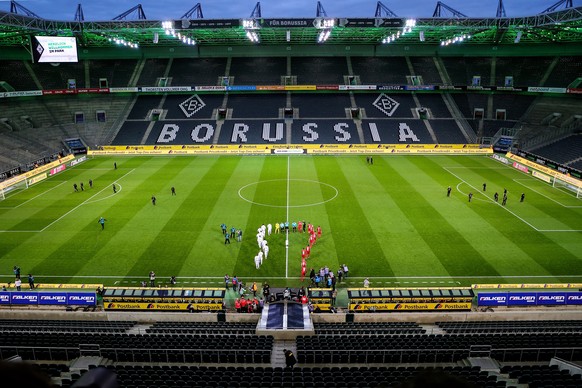 epa08286982 Empty stands are seen as both teams walk on the pitch prior to the German Bundesliga soccer match between Borussia Moenchengladbach and 1. FC Koeln in Moenchengladbach, Germany, 11 March 2 ...