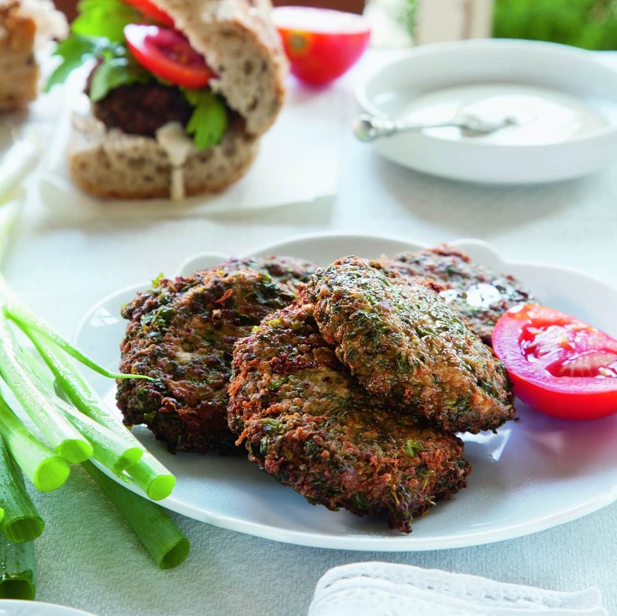IJEH B’LAHMEH
Herb and Meat Latkes (Syrian) essen food syrien israel https://www.thekitchn.com/ijeh-blahmeh-syrian-herb-and-meat-latkes-213755