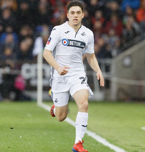 epa07443219 Daniel James of Swansea City runs with the ball during the English Emirates FA Cup soccer match between Swansea City and Manchester City at the Liberty Stadium, Swansea, Wales, Britain, 16 ...