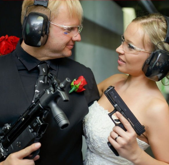 Shotgun Wedding

https://www.shotgunweddingslasvegas.com/packages/machine-gun-ceremony