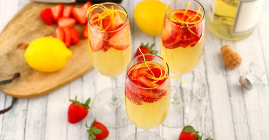 strawberry limoncello spritzer drink cocktail trinken alkohol erdbeeren sommer apero https://delightfulemade.com/2015/03/18/strawberry-limoncello-spritzers/