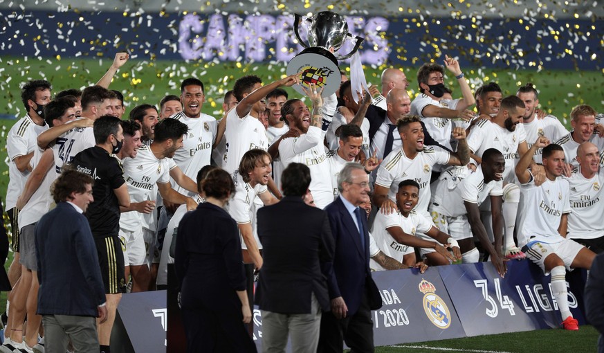 epa08550778 Real Madrid&#039;s players celebrates after winning Villarreal CF in their Spanish LaLiga soccer match held at Alfredo Di Estefano Stadium, in Madrid, Spain, 16 July 2020. Real Madrid is t ...