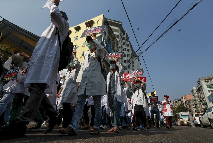 Myanmar doctors, supporters of &quot;Civil Disobedience Movement&quot;, attend an anti-coup march in Yangon, Myanmar, Thursday, Feb. 25, 2021. Protesters against the military&#039;s seizure of power i ...