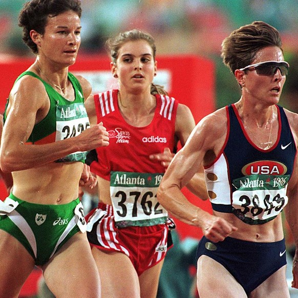 Anita Weyermann (3.vl.) qualifiziert sich bei den olympischen Spielen am 27. Juli 1996 ueber 5000 Meter zusammen mit (vlnr) Elena Fidatov, Sonia O&#039;Sullivan und Lynn Jennings fuer das Finale vom S ...