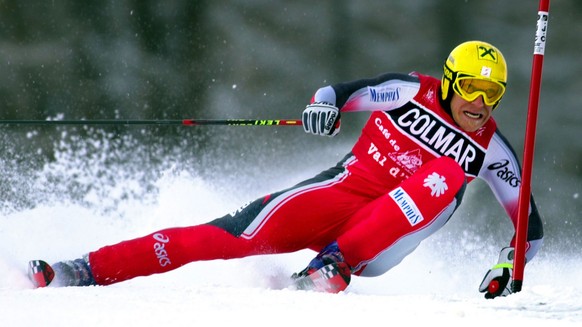 Hermann Maier from Austria speeds down to the course to take first place in the men&#039;s Ski World Cup giant slalom race in Val d&#039;Isere, France, Sunday Dec. 10, 2000. (KEYSTONE/AP Photo/Alessan ...