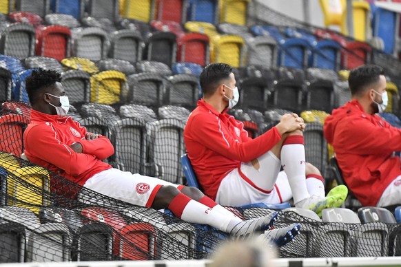 epa08448204 Duesseldorf substitutes wearing face masks watch from stands during the German Bundesliga soccer match between Fortuna Duesseldorf and FC Schalke 04 in Duesseldorf, Germany, 27 May 2020. E ...