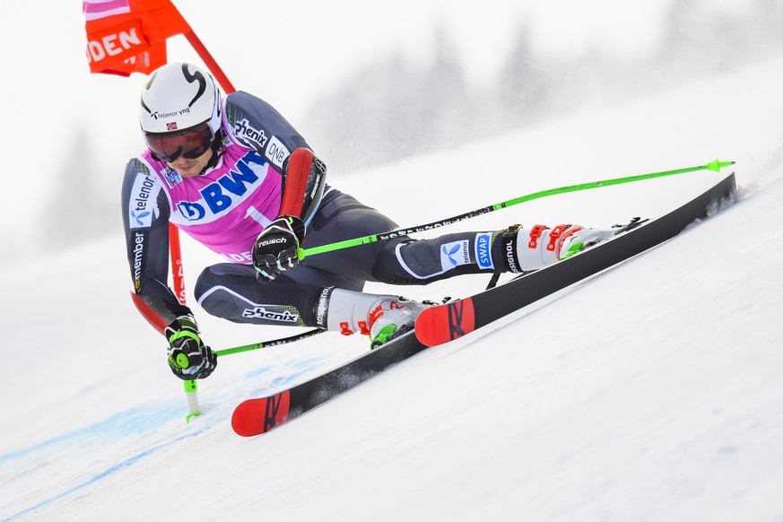 epa07276923 Henrik Kristoffersen of Norway in action during the first run of the men&#039;s Giant Slalom race at the FIS Alpine Skiing World Cup in Adelboden, Switzerland, 12 January 2019. EPA/JEAN-CH ...
