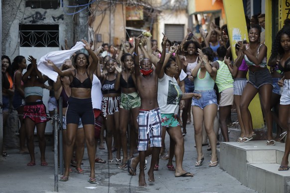 EDS NOTE: OBSCENITY - Youths protest a police operation targeting drug traffickers in the Jacarezinho favela of Rio de Janeiro, Brazil, Thursday, May 6, 2021. At least 25 people died during the operat ...