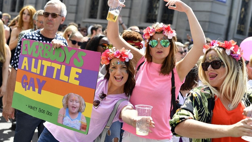 Participants of the Zurich Pride Parade, in Zurich, Switzerland, Saturday, June 10, 2017. 2015(KEYSTONE/Walter Bieri)