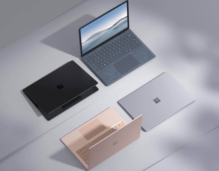 Der Surface Laptop 4 in den Farben Platin, Mattschwarz, Sandstein und neu Eisblau.