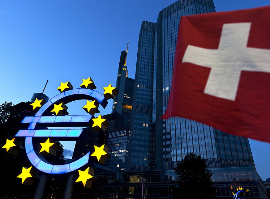 Aktuell leidet der Schweizer Franken unter dem schwachen Euro. Geldpolitik-Experte Yvan Lengwiler zufolge, w