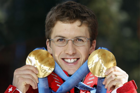 ARCHIV – ZU DEN ERFOLGREICHSTEN MEDAILLENGEWINNERN AN OLYMPISCHEN WINTERSPIELEN STELLEN WIR IHNEN FOLGENDES BILDMATERIAL ZUR VERFUEGUNG - Swiss ski jumper and two-time gold medal winner Simon Ammann p ...