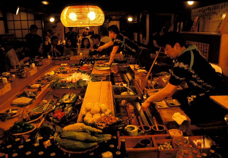 japan robatayaki grill grillieren grillen essen food https://howtospendit.ft.com/food-drink/200395-five-recommended-tokyo-restaurants