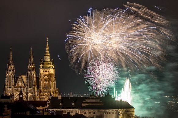 epa07257361 Fireworks illuminate the sky over the Prague Castle, in central Prague, Czech Republic, 01 January 2019. The fireworks show is traditionally held on the first evening of the new year in th ...
