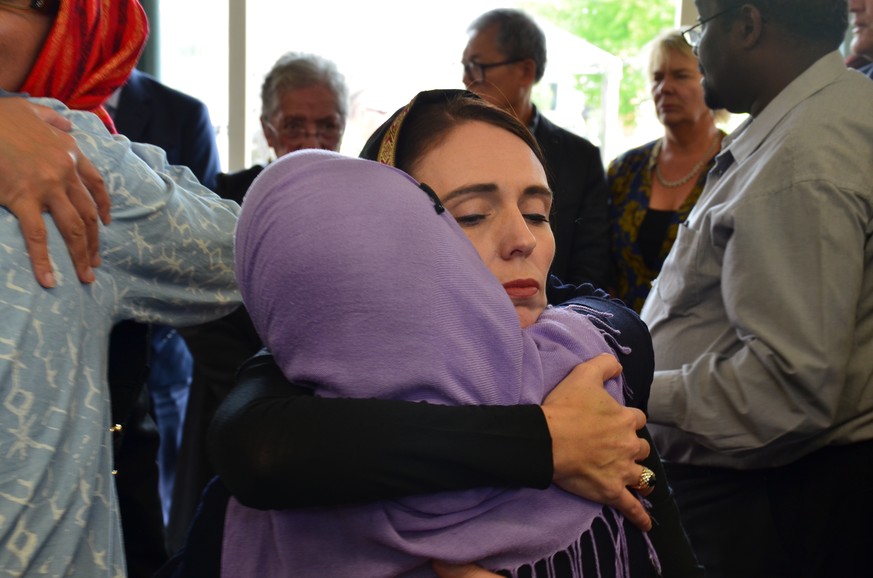epa07441366 New Zealand Prime Minister Jacinda Ardern (C) meets with members of the Muslim community in the wake of the mass shooting at the two Christchurch mosques, in Christchurch, New Zealand, 16  ...