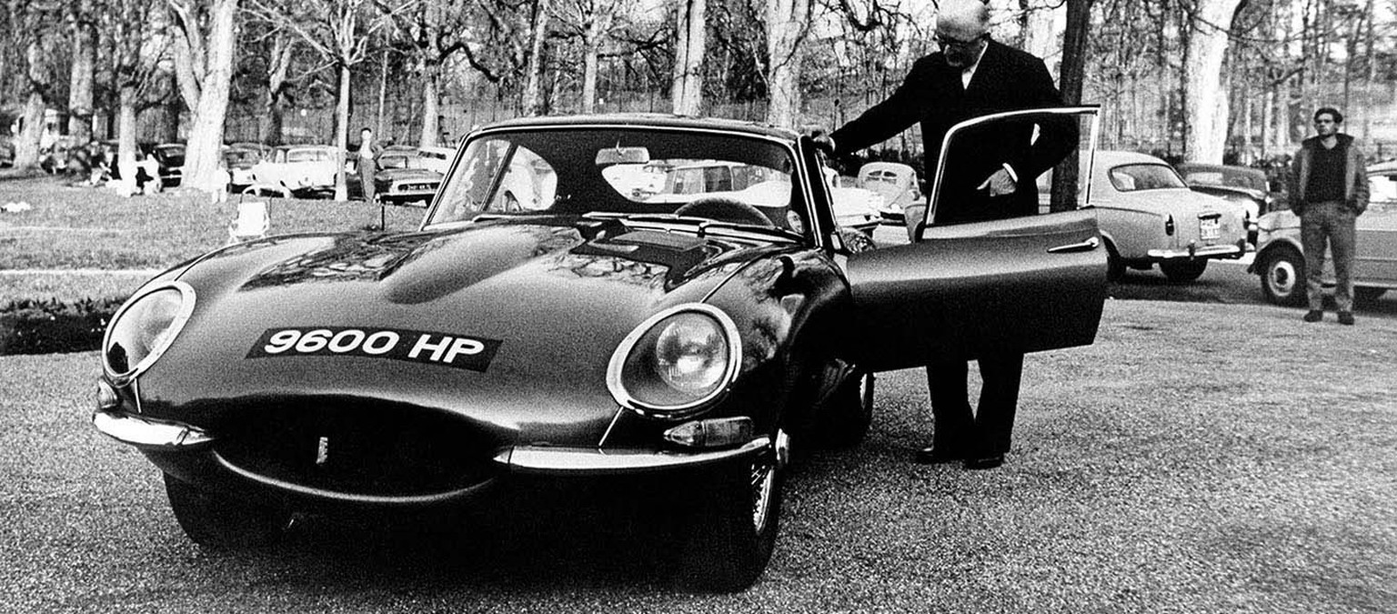 Jaguar E-Type 1961 Geneva genf auto show sportwagen swinging 60s https://www.jaguar.co.uk/about-jaguar/jaguar-stories/e-type-turning-a-million-heads.html