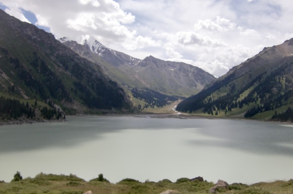 Ein Bergsee, kaum eine Autostunde ausserhalb von Almaty.
