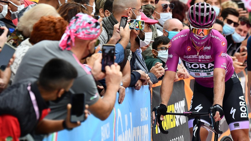 epa08726205 Slovak rider Peter Sagan of team Bora Hansgrohe ahead of the departure of the 5th stage of the 2020 Giro d&#039;Italia cycling race over 225 kilometers from Mileto to Camigliatello Silano, ...