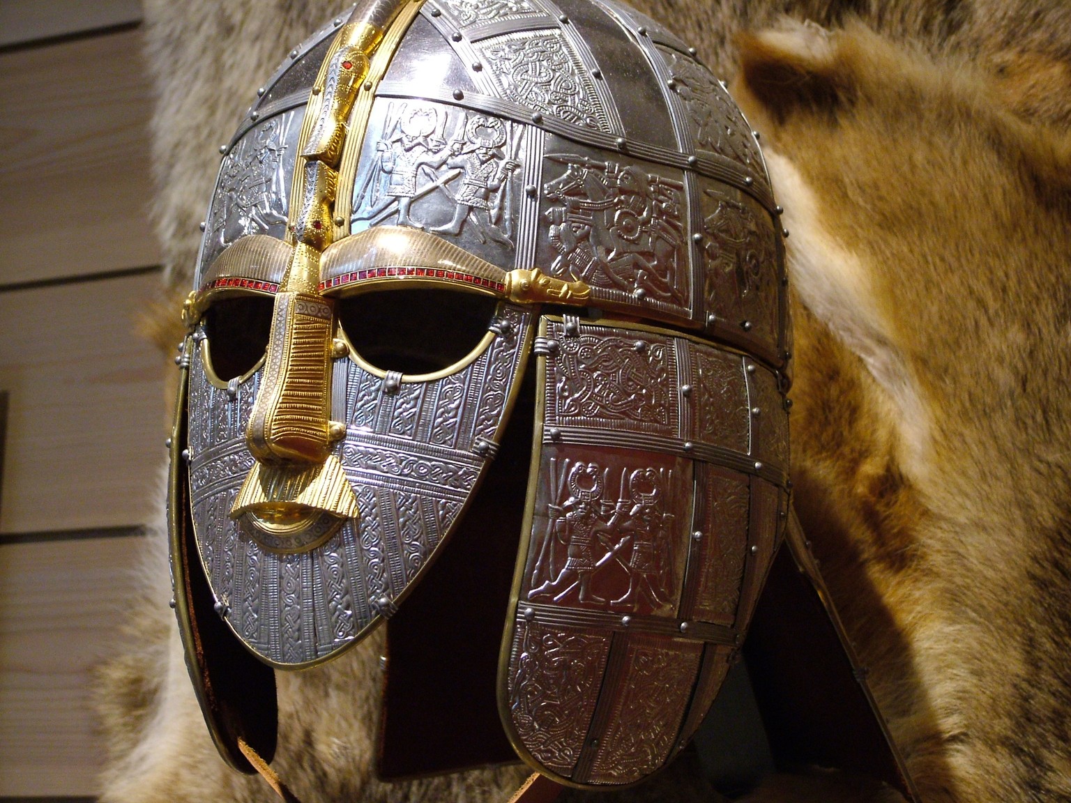 Rekonstruktion eines angelsächsischen Maskenhelms aus Sutton Hoo