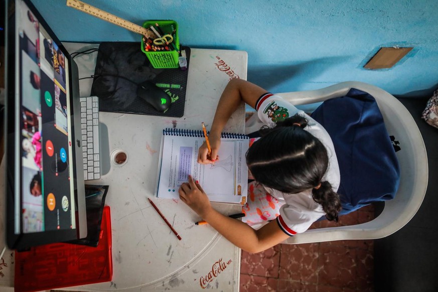 epa08623259 Constanza takes her first virtual class in Acapulco, Mexico, 24 August 2020. More than 30 million Mexican students began the school year from home on 24 August due to the COVID-19 pandemic ...