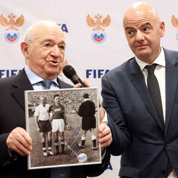 epa05267501 FIFA President Gianni Infantino (R) receives a present from Soviet soccer veteran Nikita Simonyan prior to give a press conference in Moscow, Russia, 19 April 2016. Infantino expressed his ...