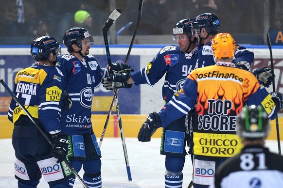 Ambri&#039;s player Peter Guggisberg, center, celebrates the 2-0 goal, during the preliminary round game of the National League A (NLA) Swiss Championship 2016/17 between HC Ambri Piotta and EHC Klote ...