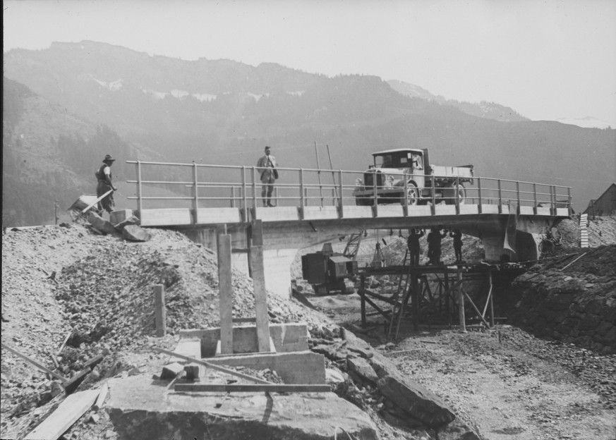 Mai 1937: Einsiedeln, neue Minsterbrücke.