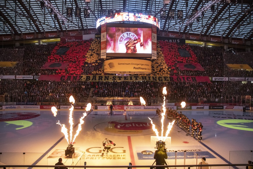 Berns Ramon Untersander kommt aufs Eis, vor dem siebten Eishockey Playoff-Halbfinalspiel der National League zwischen dem SC Bern und dem EHC Biel, am Dienstag, 9. April 2019 in der Postfinance Arena  ...