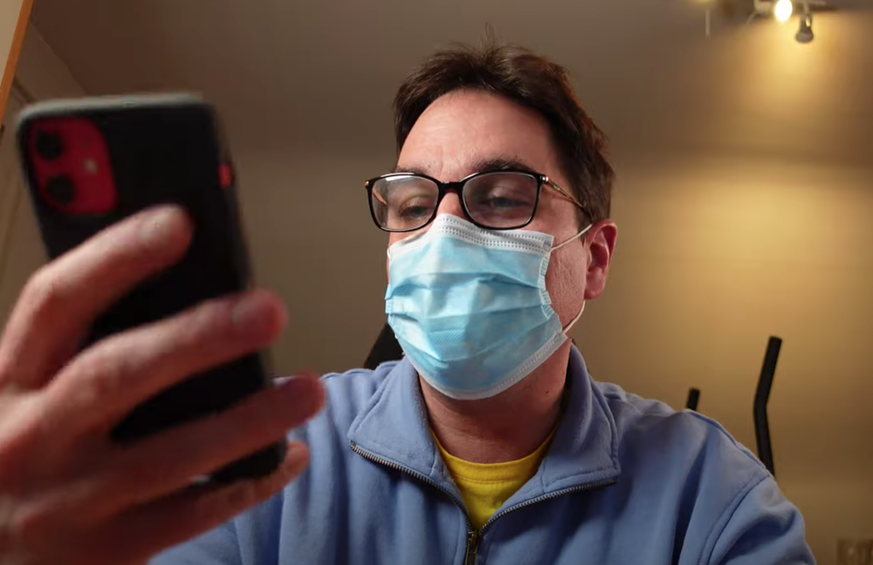 Apples automatische Gesichtserkennung FaceID erschwert iPhone-Usern in der Pandemie das Leben. Digitalexperte Jean-Claude Frick hat eine neue Funktion ausprobiert, die es Maskenträgern ermöglicht, das ...