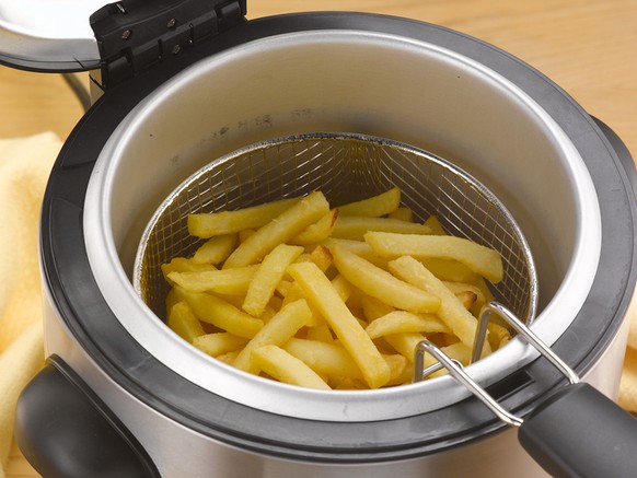 Fritteuse
https://www.shutterstock.com/de/image-photo/french-fries-into-deep-fryer-730801219?src=t47U7oIbnd4HlH6jcmyWvg-1-15