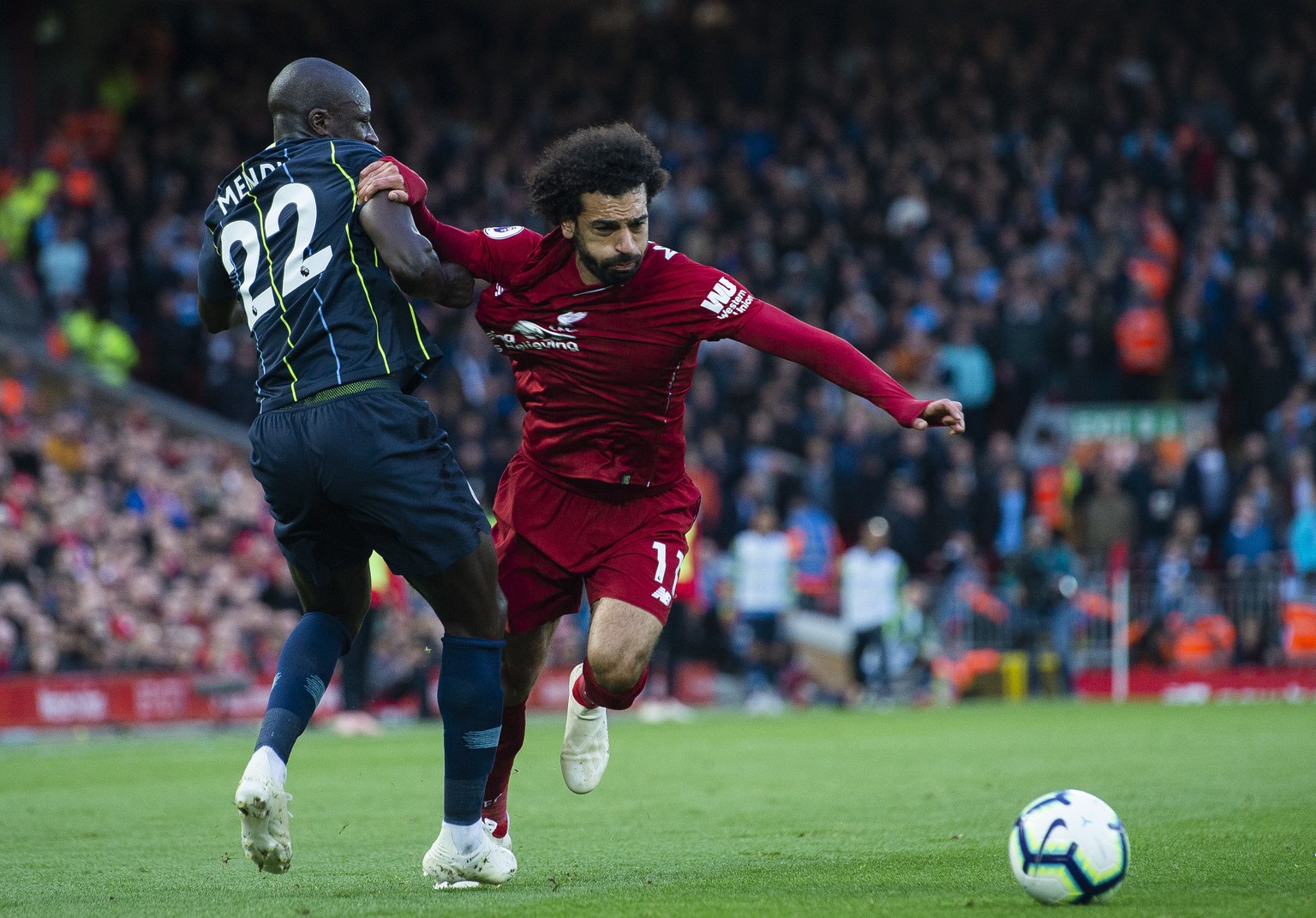 epa07077272 Manchester City&#039;s Benjamin Mendy (L) in action with Liverpool&#039;s Mohamed Salah (R) during the English Premier League soccer match between Liverpool and Manchester City at Anfield, ...