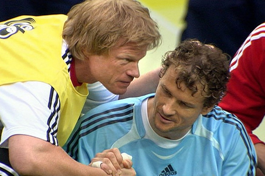 Germany&#039;s goalkeeper Jens Lehmann (R) is encouraged by substitute goalie Oliver Kahn prior to the penalty shoot-out during the quarter final of the 2006 FIFA World Cup between Germany and Argenti ...