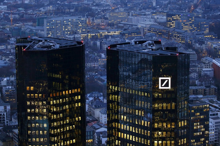 The headquarters of Germany&#039;s Deutsche Bank is photographed early evening in Frankfurt, Germany, January 26, 2016. REUTERS/Kai Pfaffenbach/File Photo TPX IMAGES OF THE DAY