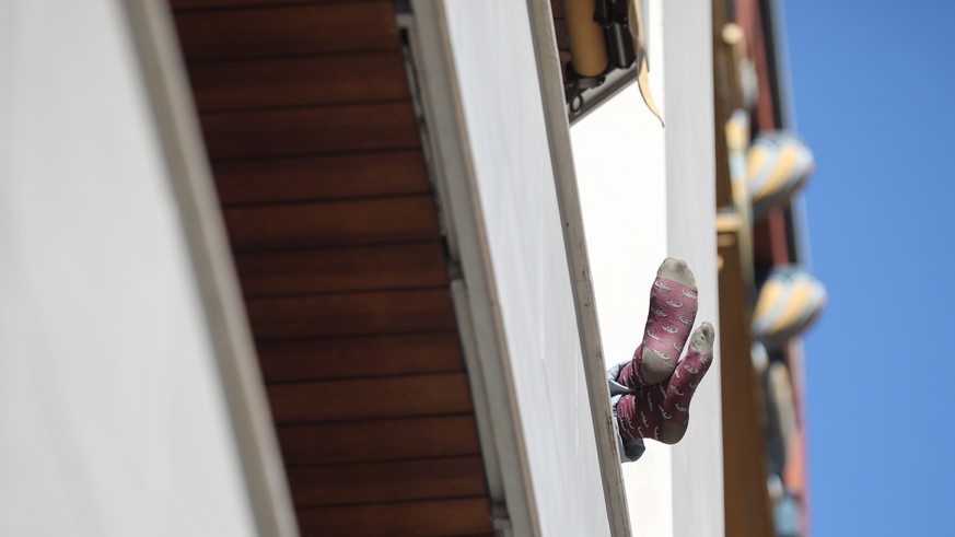 epa08338283 A resident rests on a balcony in Valencia, Spain, 02 april 2020. During lockdown people are using their balconies as a place to communicate with the outside. Spain faces the 19th consecuti ...