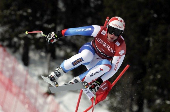 Switzerland&#039;s Beat Feuz speeds down to the course on his way to winning an alpine ski, World Cup men&#039;s downhill race, in Kvitfjell, Norway, Friday, March 11, 2011. (AP Photo/Alessandro Trova ...