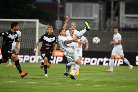From left, Lugano&#039;s player Sandi Lovric and Luzern&#039;s player Francesco Margiotta , during the Super League soccer match FC Lugano against FC Luzern, at the Cornaredo stadium in Lugano, Wednes ...