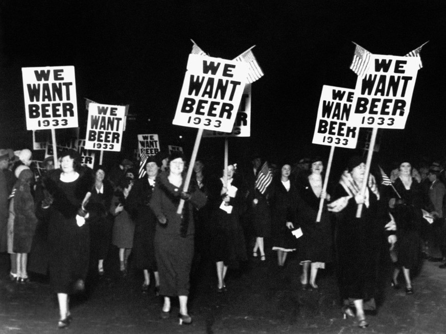 demo gegen prohibition we want beer bier alkohol (AP Photo)