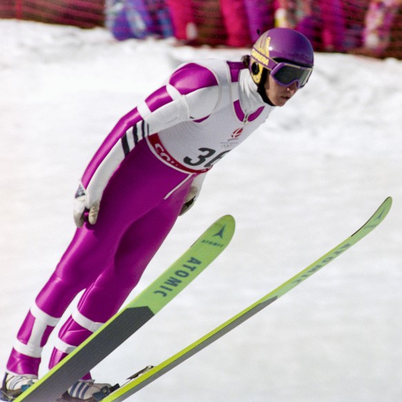 Hippolyt Kempf in Aktion beim Skispringen der Nordischen Kombination bei den Olympischen Winterspielen in Albertville, aufgenommen am 11. Februar 1992. (KEYSTONE/Str)