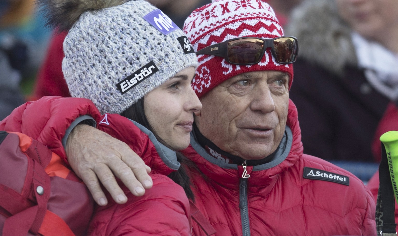 epa08092788 President of the Austrian Ski Federation Peter Schroecksnadel (R) hugs Austrian ski racer Anna Veith during the Women&#039;s Giant Slalom race at the FIS Alpine Skiing World Cup event in L ...