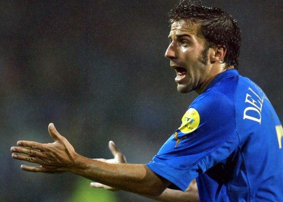 Italian player Alessandro del Piero gestures during the EURO 2004 Group C match between Italy and Bulgaria at the stadium D. Afonso Henriques in Guimaraes on Tuesday, 22 June 2004. EPA/YURI KOCHETKOV  ...