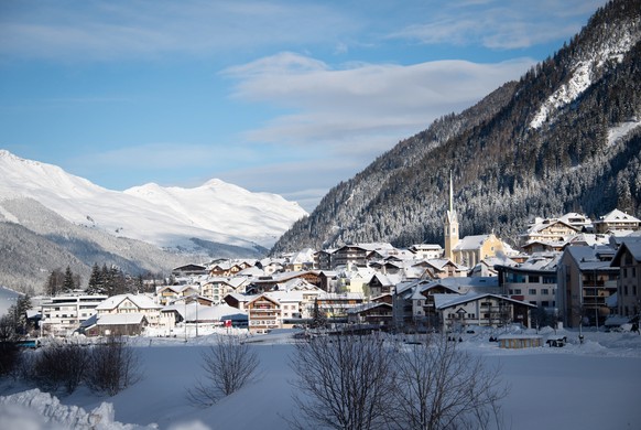epa07286559 A general view of the village, is captured in Ischgl, Austria, 15 January 2019. Countries in the alps have received heavy snowfalls in the past days and are facing roadblocks and increased ...