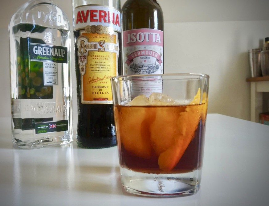 Negroni Baroni gin averna vermouth rosé trinken drinks alkohol cocktail