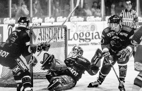1994: Gaetan Voisard, Renato Tosio und Andreas Beutler fliegen gegen den EVZ aus den Playoffs – trotz 8:0-Sieg in Spiel 4.