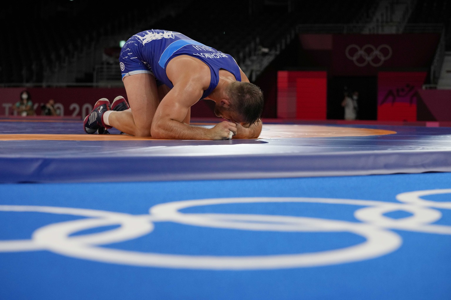 Switzerland&#039;s Stefan Reichmuth kneels after he lost against Uzbekistan&#039;s Shapiev Jayrail during the men&#039;s 86kg Freestyle wrestling repechage match at the 2020 Summer Olympics, Thursday, ...