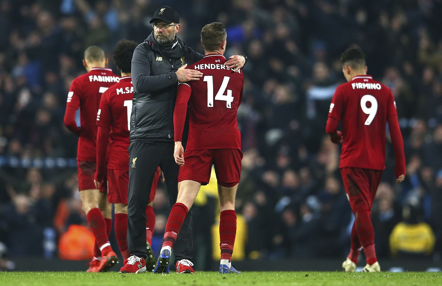 Liverpool&#039;s coach Juergen Klopp speaks to his player after his team lost the English Premier League soccer match between Manchester City and Liverpool at the Etihad Stadium in Manchester, England ...