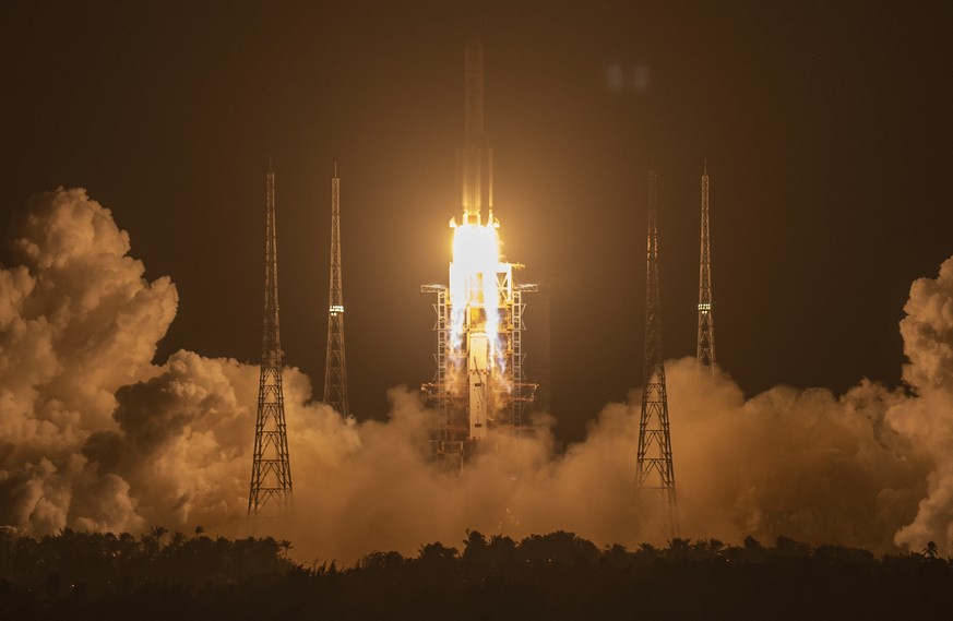 A Long March-5 rocket carrying the Chang&#039;e 5 lunar mission lifts off at the Wenchang Space Launch Center in Wenchang in southern China&#039;s Hainan Province, early Tuesday, Nov. 24, 2020. China  ...