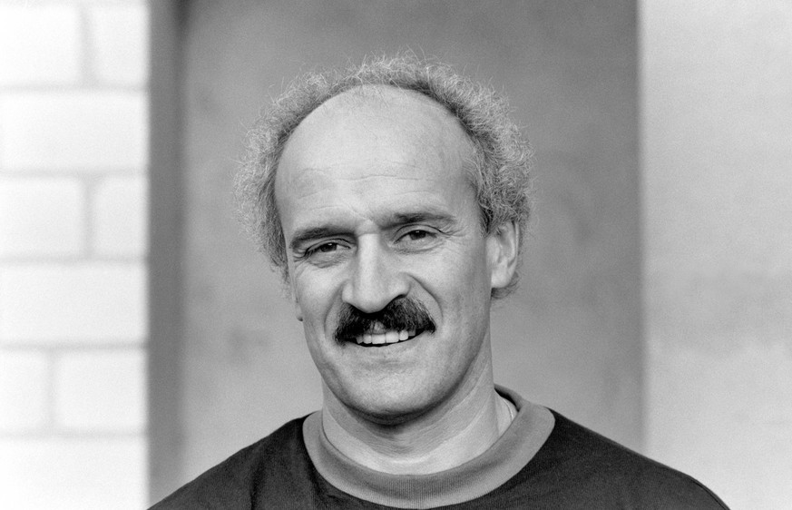Simon Schenk, Eishockeytrainer des EHC Olten, aufgenommen im September 1990. (KEYSTONE/Str)